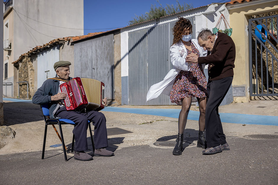 "Hasta el último baile en Pescueza" de Ana Palacios / Profesora EFTI